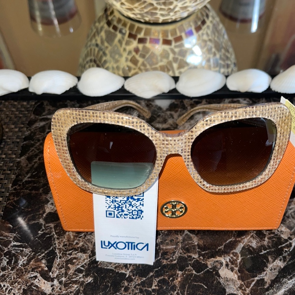 NWT Tory Burch, women sunglasses with case